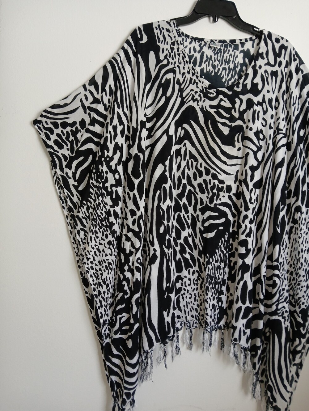 Island Planet Tassle Hem Black White Boho Top - Picture 4 of 12